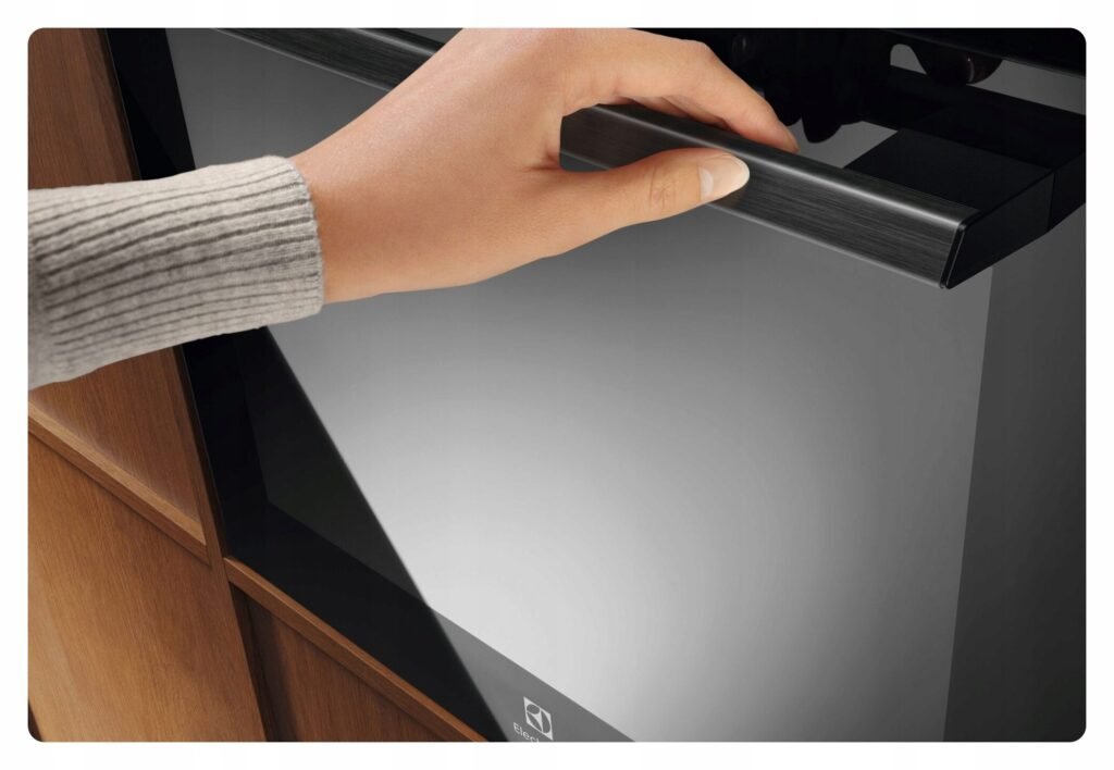 Electrolux LOE8P38Z – Piekarnik 700 MealAssist pyroliza — szczegóły