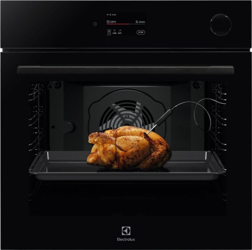 Electrolux LOC9P3XZ – Piekarnik parowy 700 MealAssist SteamCrisp pyroliza — zdjęcie 1