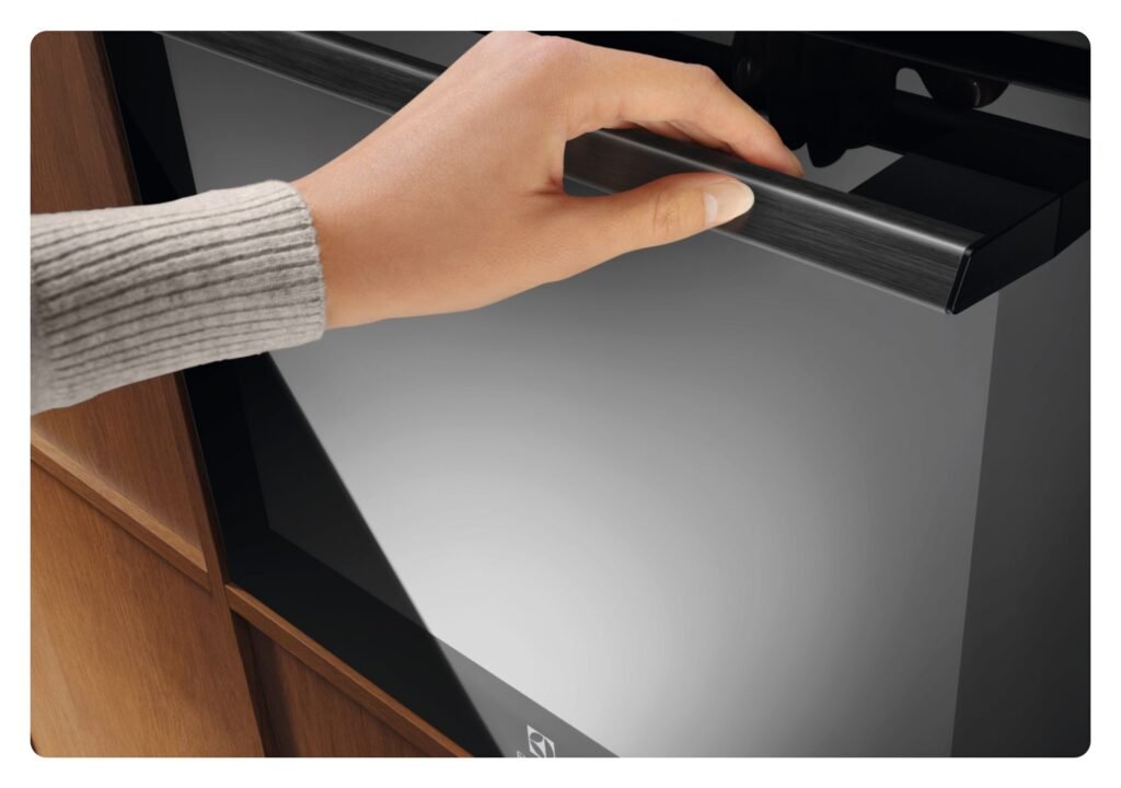 Electrolux LOC9P3XZ – Piekarnik parowy 700 MealAssist SteamCrisp pyroliza — szczegóły