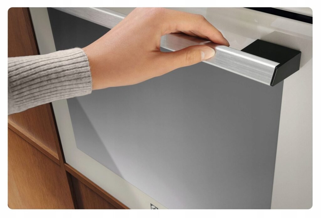 Electrolux LOE8F38S – Piekarnik 700 MealAssist kataliza — zdjęcie 3